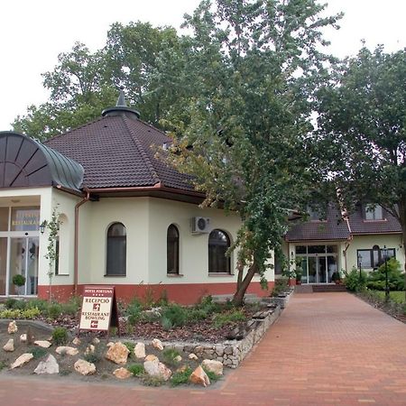 Dávod Hotel Fortuna מראה חיצוני תמונה
