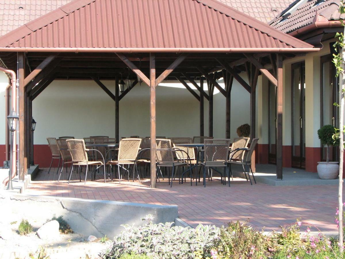 Dávod Hotel Fortuna מראה חיצוני תמונה