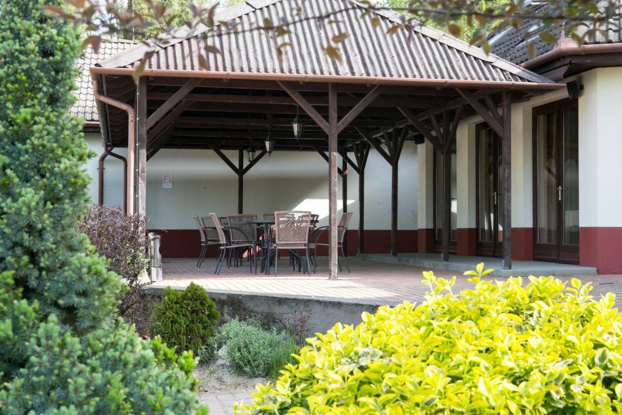 Dávod Hotel Fortuna מראה חיצוני תמונה