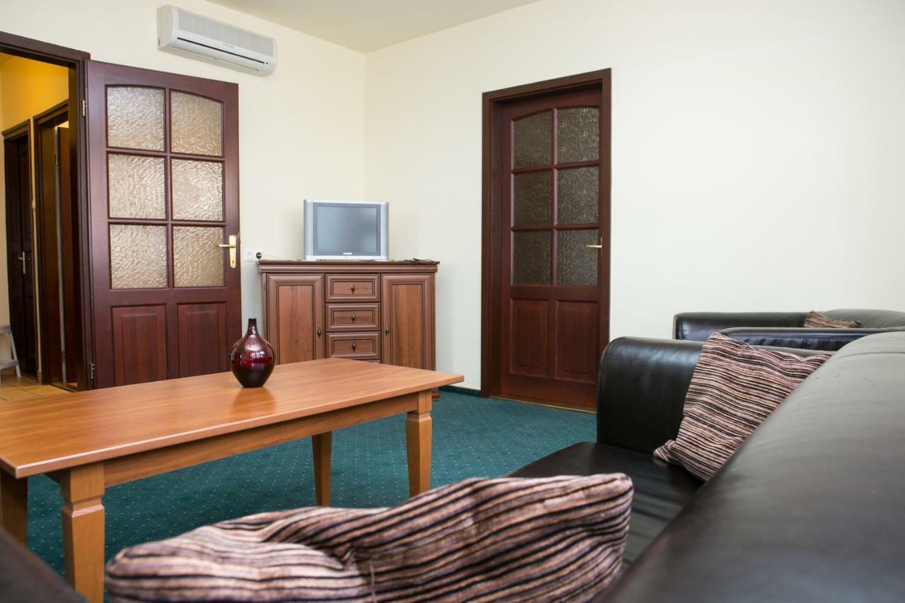 Dávod Hotel Fortuna מראה חיצוני תמונה