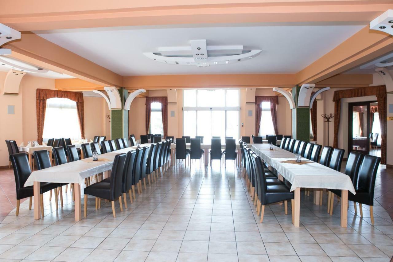 Dávod Hotel Fortuna מראה חיצוני תמונה
