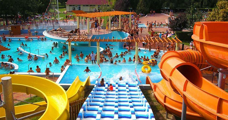 Dávod Hotel Fortuna מראה חיצוני תמונה