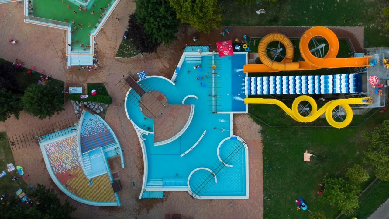Dávod Hotel Fortuna מראה חיצוני תמונה